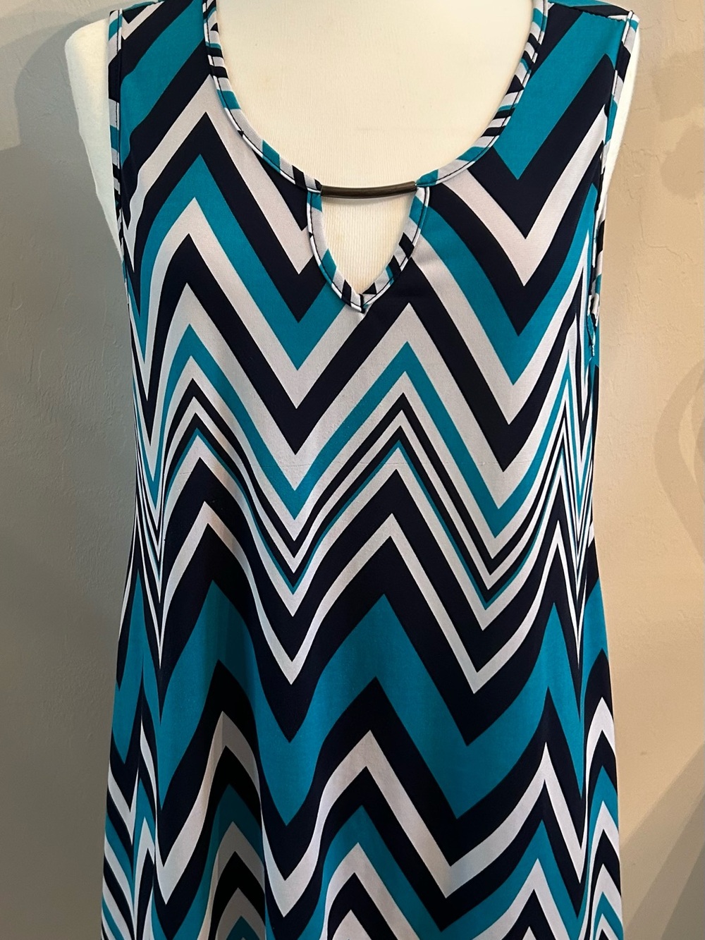Lavish Women’s Sz L Sleeveless Chevron Herringbone Keyhole in Teal, Navy & White